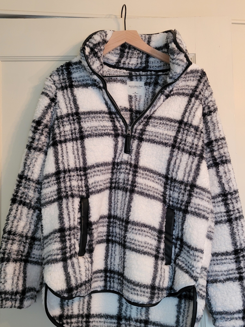 Abercrombie and Fitch Sherpa Pullover Jacket - Black & White